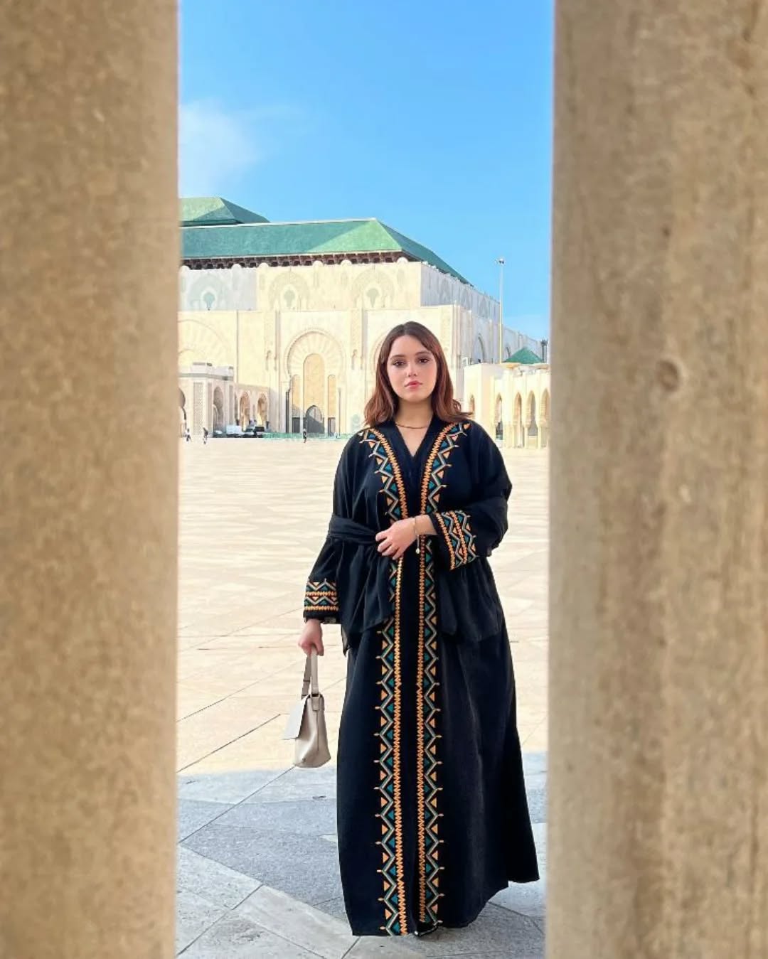 Abaya marocaine brodée – Élégance traditionnelle au style moderne