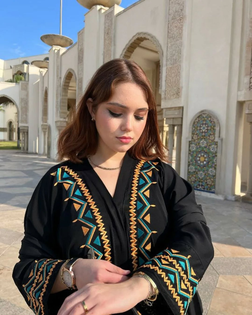 Abaya marocaine brodée – Élégance traditionnelle au style moderne