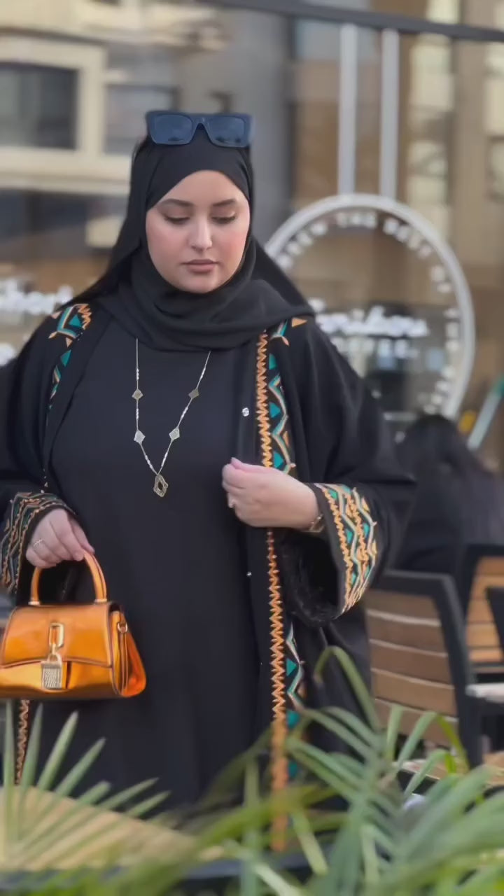 Abaya marocaine brodée – Élégance traditionnelle au style moderne